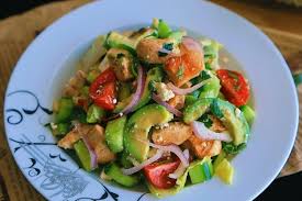 AVAKADOLU TAVUKLU SALATA 612 KCAL